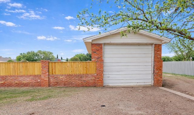 1707 Norwich Avenue, Lubbock, TX 79416