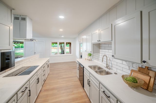 1707 Norwich Avenue, Lubbock, TX 79416