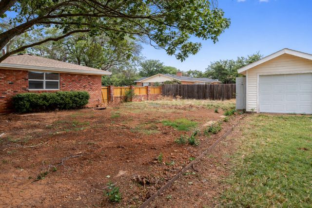 1707 Norwich Avenue, Lubbock, TX 79416
