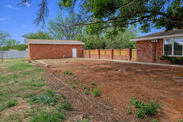 1707 Norwich Avenue, Lubbock, TX 79416