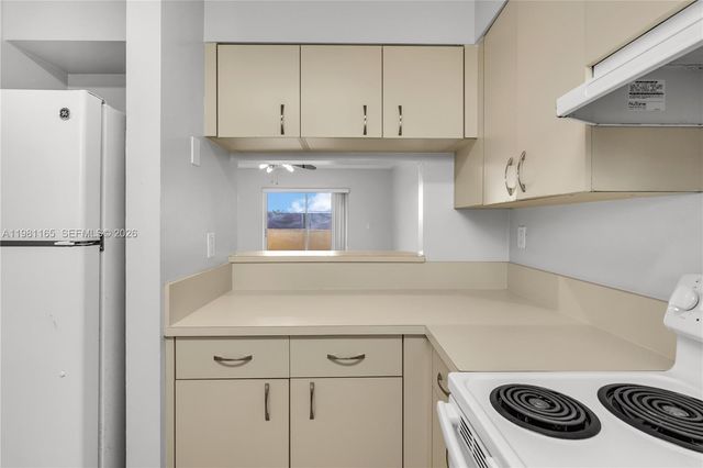 14961 SW 82nd Ln 21-402, Miami, FL 33193