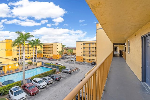 14961 SW 82nd Ln 21-402, Miami, FL 33193