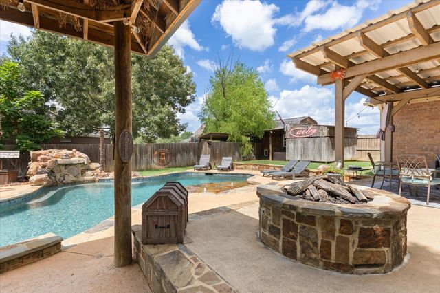 1513 N Whatley, White Oak, TX 75693