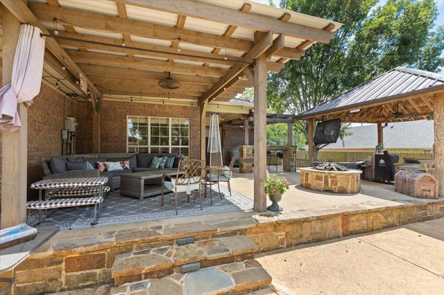 1513 N Whatley, White Oak, TX 75693