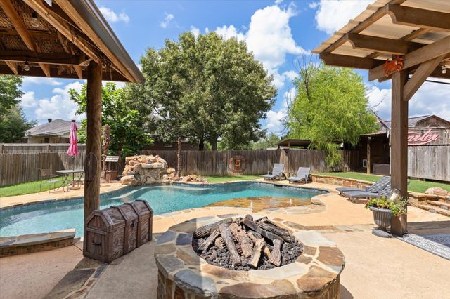 1513 N Whatley, White Oak, TX 75693