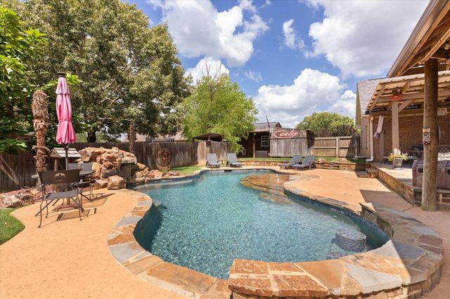 1513 N Whatley, White Oak, TX 75693