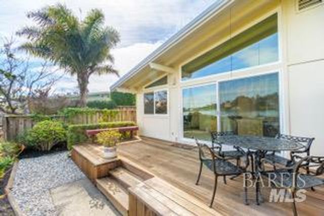 50 Porto Bello Dr, San Rafael, CA 94901