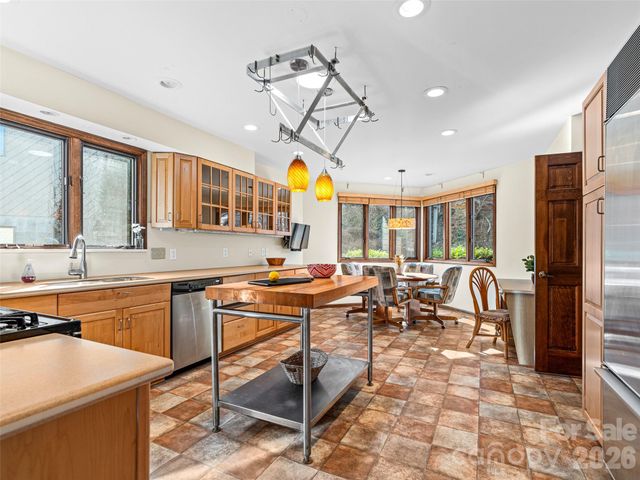 3802 Timber Trail, Asheville, NC 28804