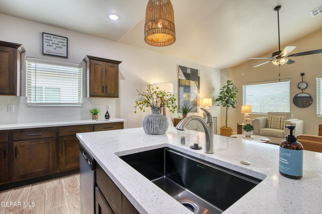 6055 ZINC HILL Street, Sunland Park, NM 88063