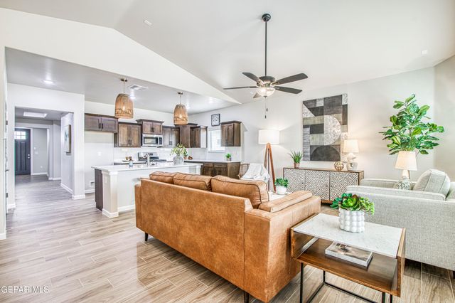 6055 ZINC HILL Street, Sunland Park, NM 88063