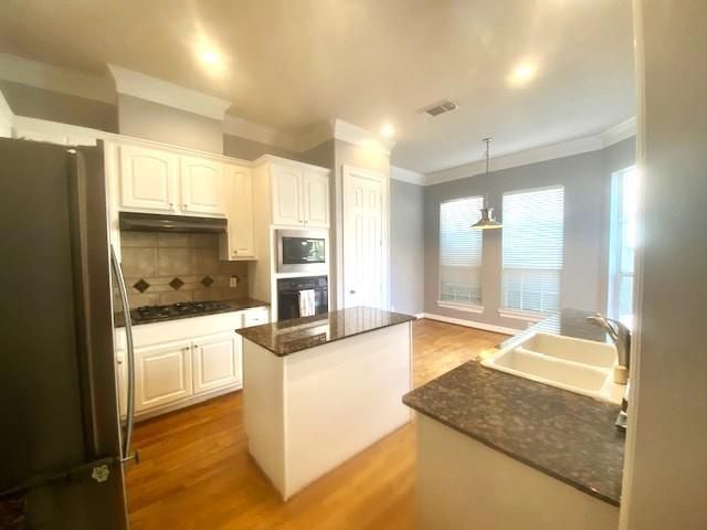 2806 Bering Drive, Houston, TX 77057