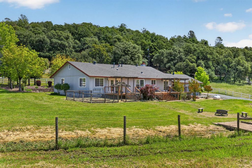 2440 Otter Trl, Cool, CA 95614