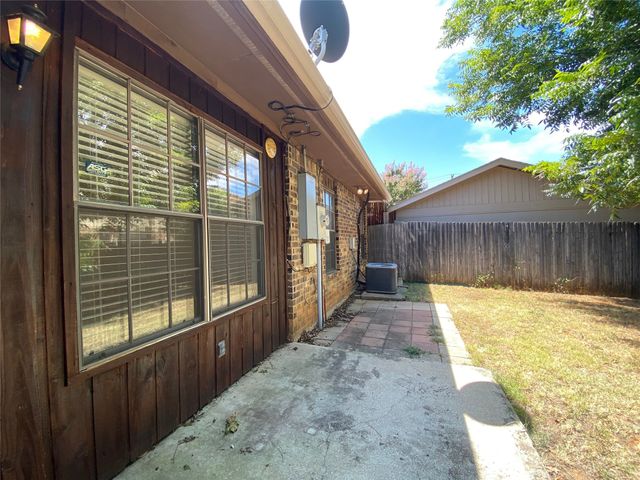 2021 Parkside Court, Grapevine, TX 76051