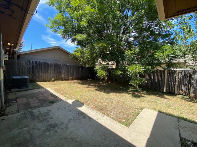 2021 Parkside Court, Grapevine, TX 76051