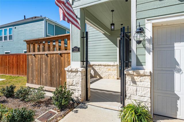 719 Sandy Bay Lane, Kemah, TX 77565