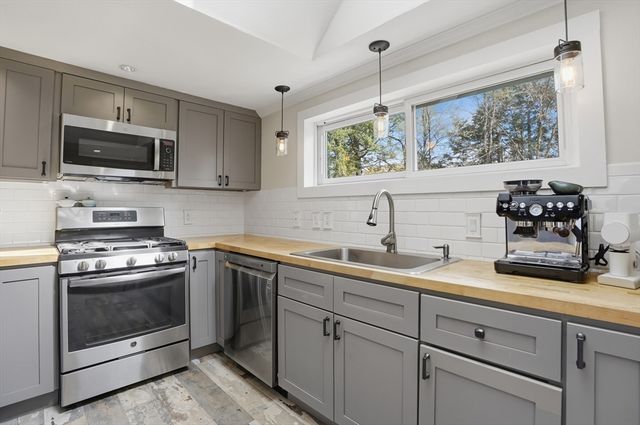 118 Wilkinson Street, Worcester, MA 01606