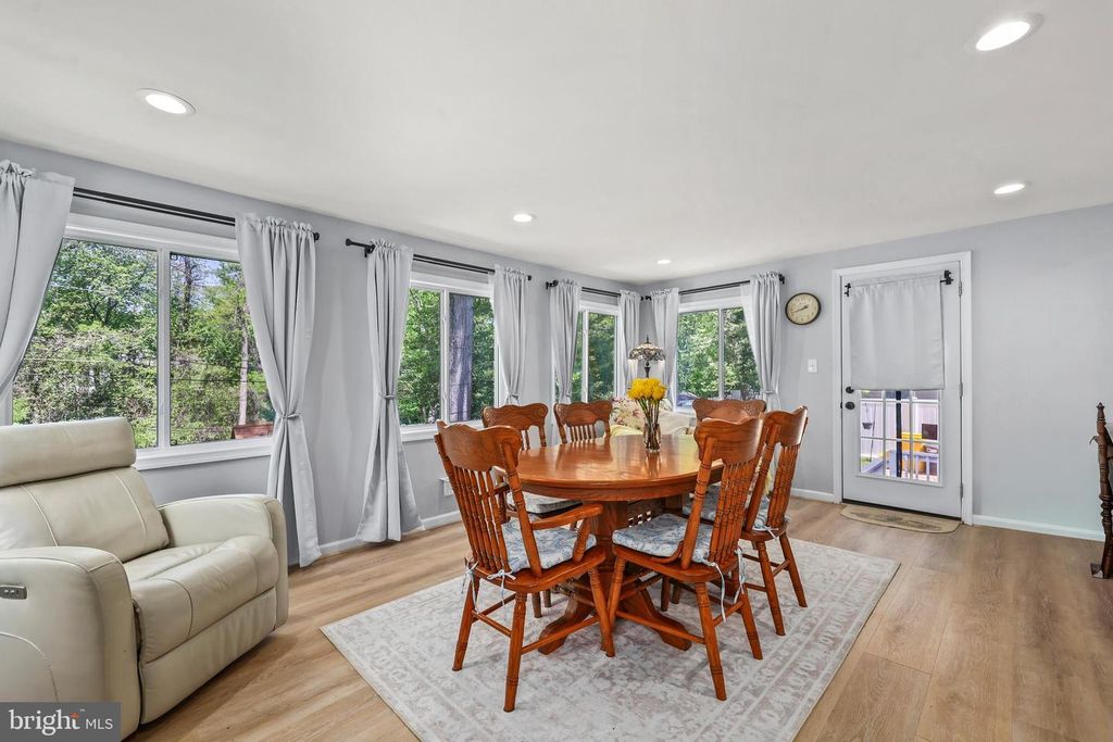 Image 13 of property listing at 32 SEVERNDALE RD, Severna Park, MD 21146