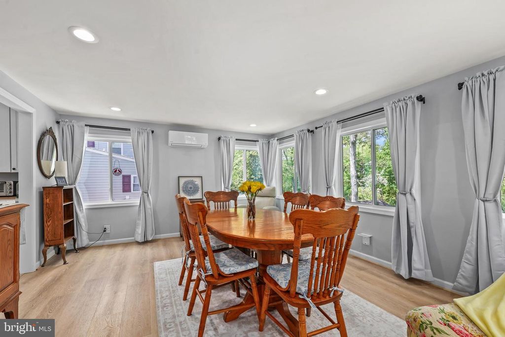 Image 14 of property listing at 32 SEVERNDALE RD, Severna Park, MD 21146
