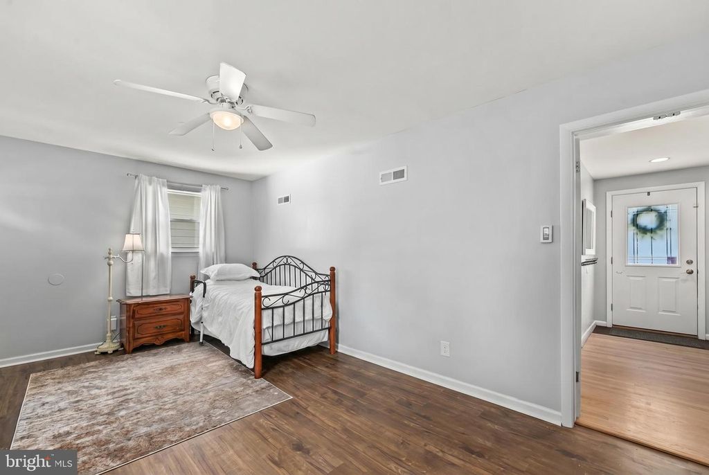 Image 15 of property listing at 32 SEVERNDALE RD, Severna Park, MD 21146