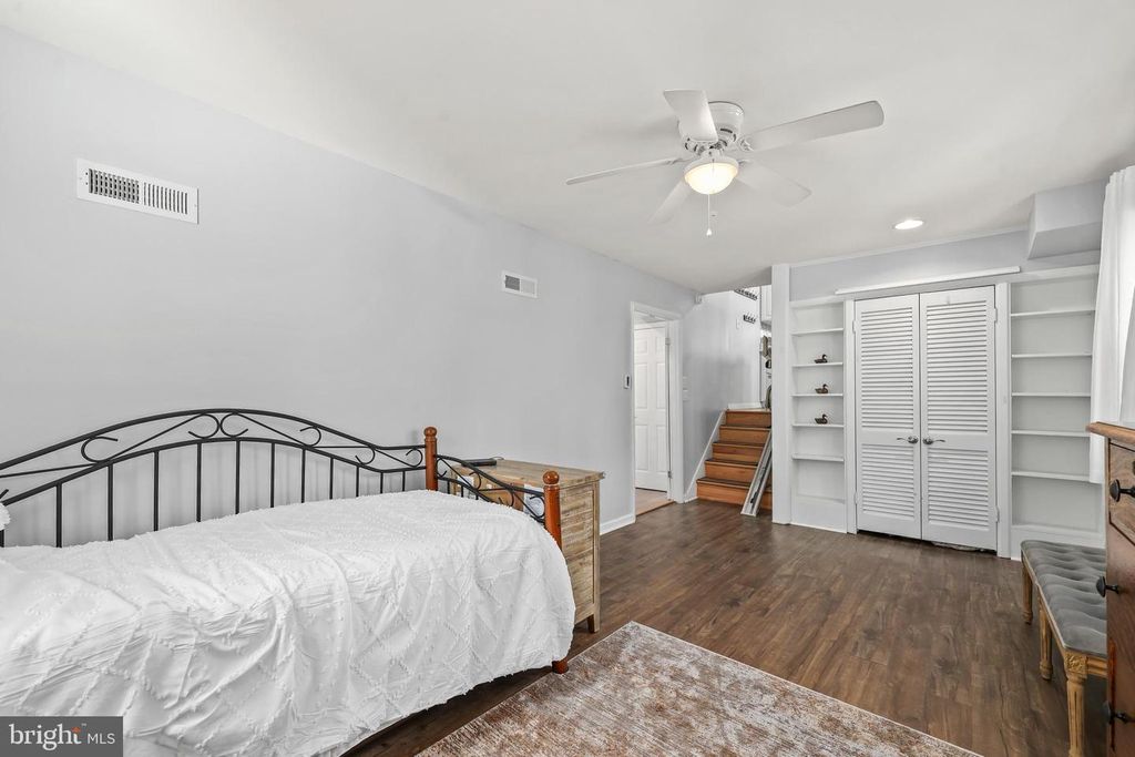 Image 16 of property listing at 32 SEVERNDALE RD, Severna Park, MD 21146