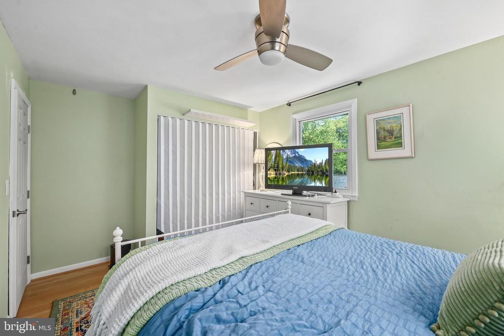 Image 20 of property listing at 32 SEVERNDALE RD, Severna Park, MD 21146
