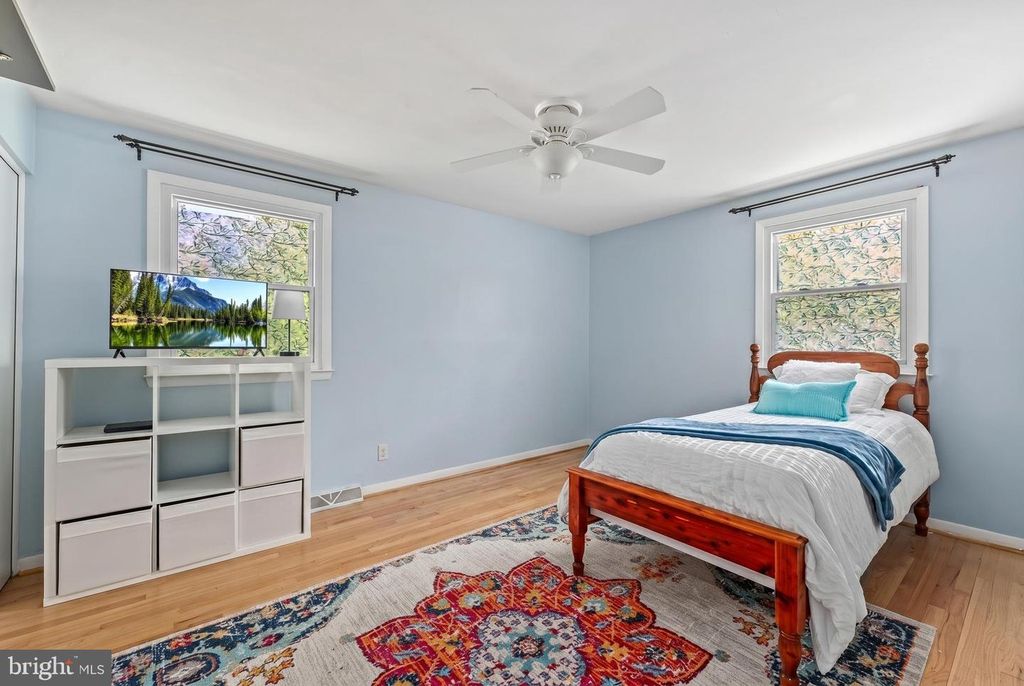 Image 21 of property listing at 32 SEVERNDALE RD, Severna Park, MD 21146