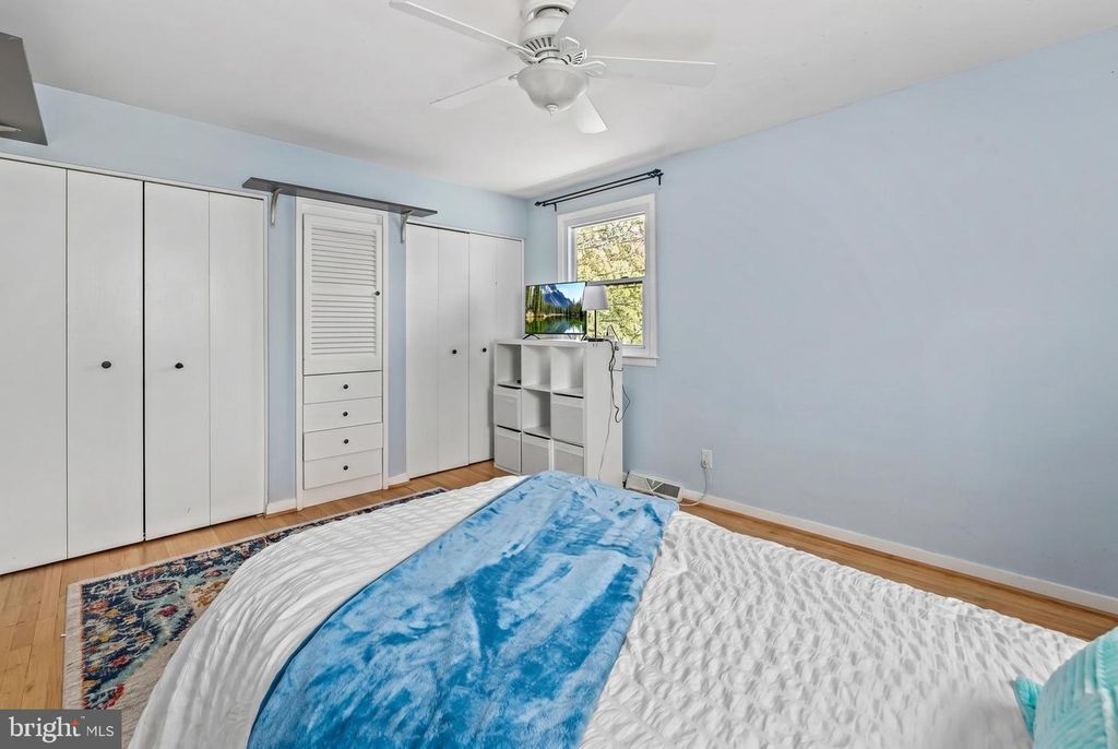 Image 22 of property listing at 32 SEVERNDALE RD, Severna Park, MD 21146