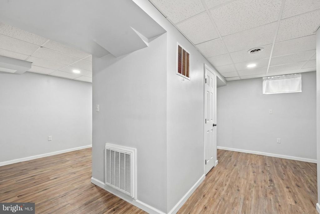 Image 27 of property listing at 32 SEVERNDALE RD, Severna Park, MD 21146