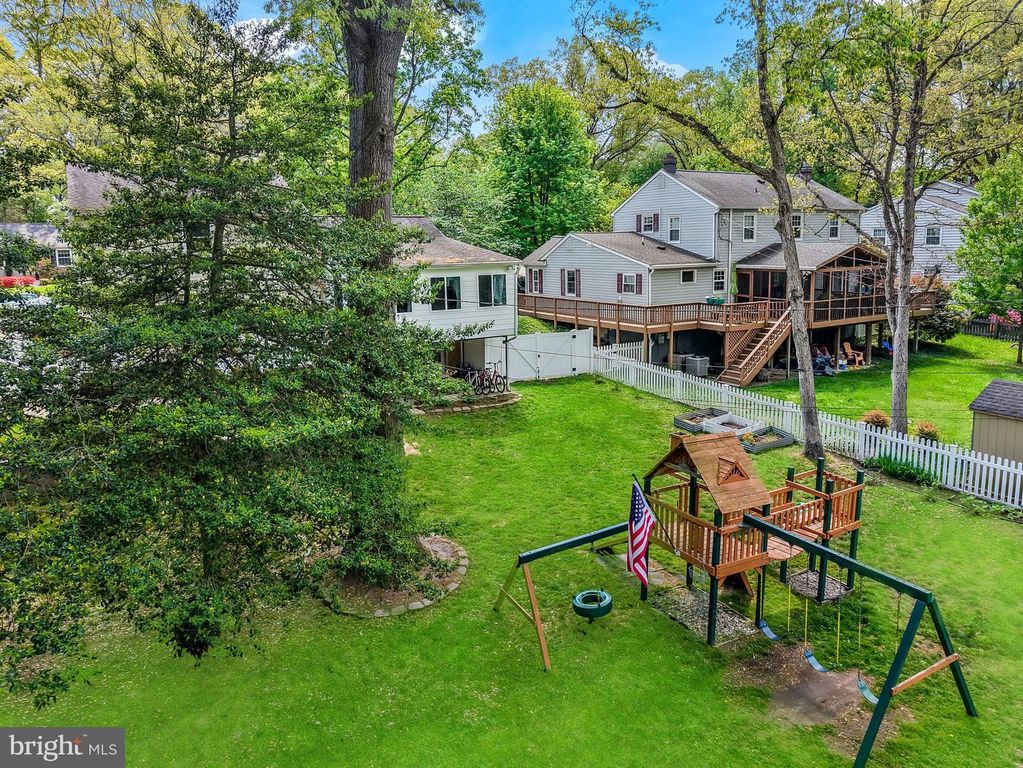 Image 30 of property listing at 32 SEVERNDALE RD, Severna Park, MD 21146