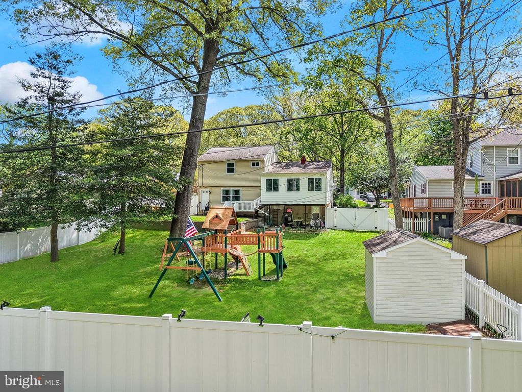 Image 33 of property listing at 32 SEVERNDALE RD, Severna Park, MD 21146
