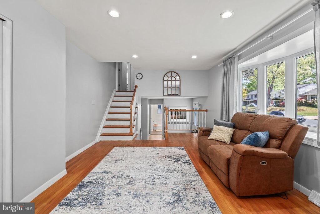 Image 6 of property listing at 32 SEVERNDALE RD, Severna Park, MD 21146