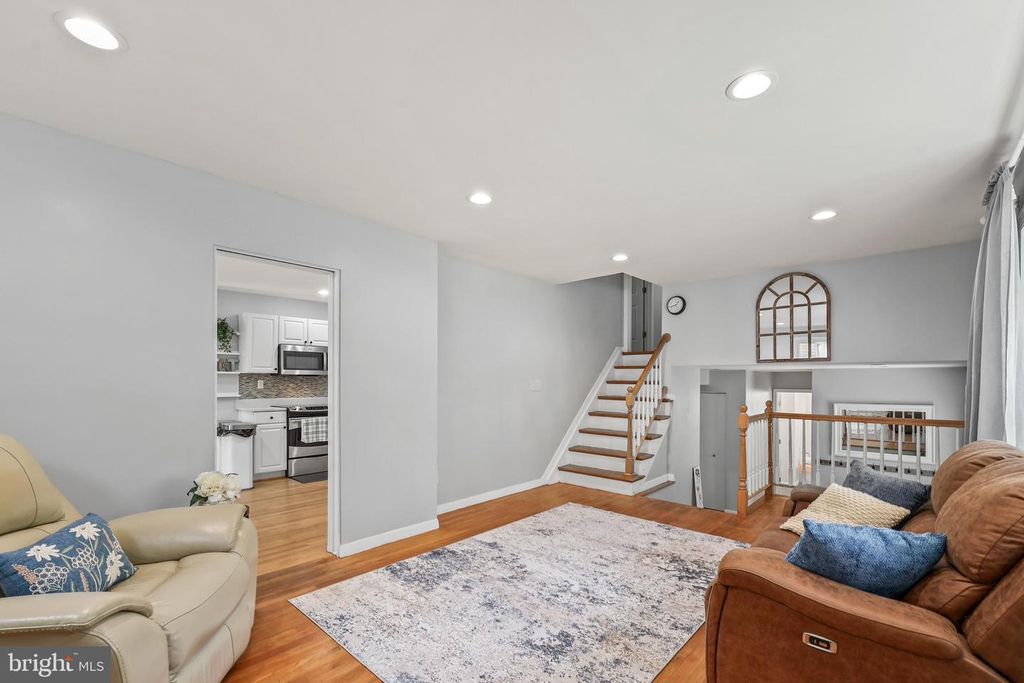 Image 8 of property listing at 32 SEVERNDALE RD, Severna Park, MD 21146