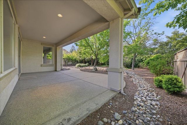 1611 Hackberry Ln, Lincoln, CA 95648