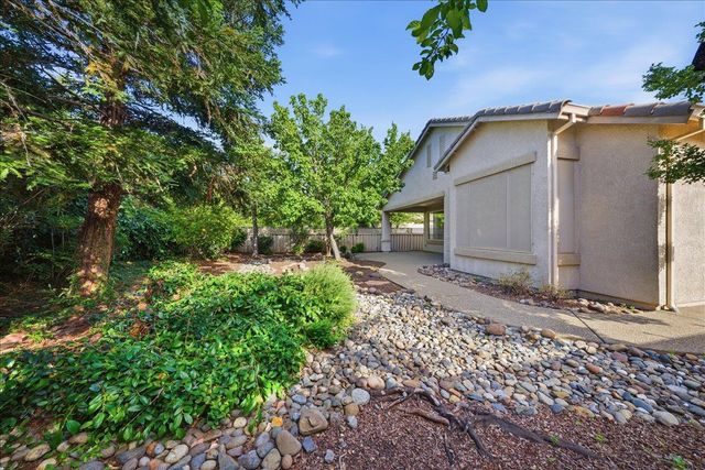 1611 Hackberry Ln, Lincoln, CA 95648