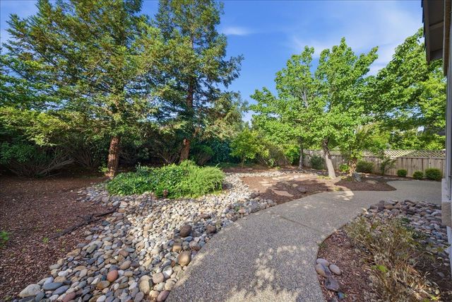 1611 Hackberry Ln, Lincoln, CA 95648