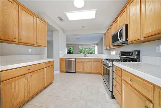 1611 Hackberry Ln, Lincoln, CA 95648