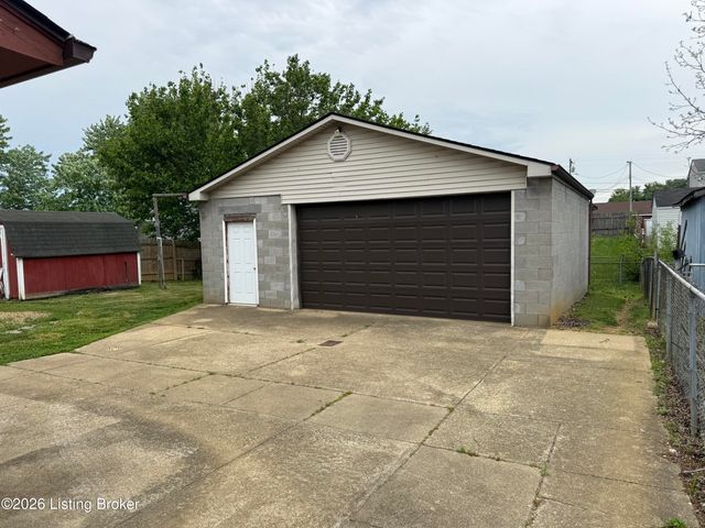 3713 Arcadia Ct, Louisville, KY 40229