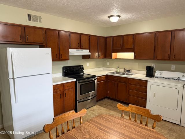 3713 Arcadia Ct, Louisville, KY 40229