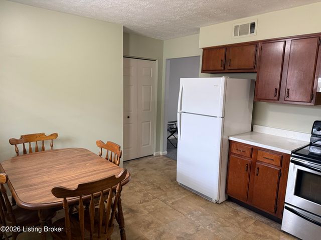 3713 Arcadia Ct, Louisville, KY 40229