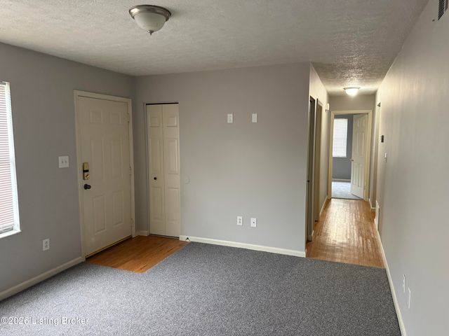 3713 Arcadia Ct, Louisville, KY 40229