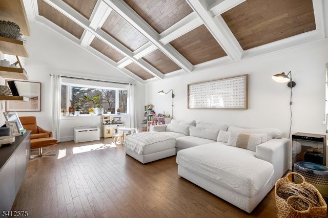 58 Edgewood Dr, Florham Park Boro, NJ 07932