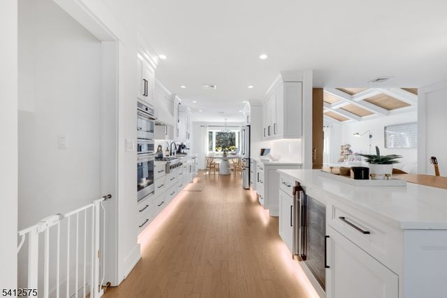 58 Edgewood Dr, Florham Park Boro, NJ 07932
