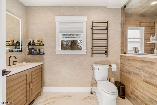 58 Edgewood Dr, Florham Park Boro, NJ 07932