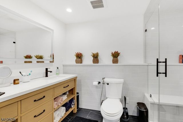 58 Edgewood Dr, Florham Park Boro, NJ 07932