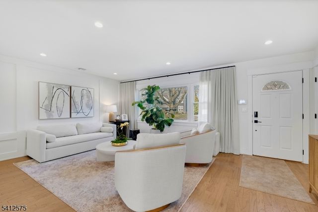 58 Edgewood Dr, Florham Park Boro, NJ 07932
