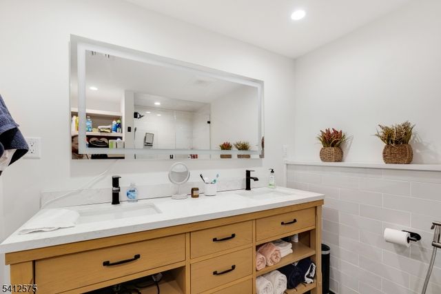 58 Edgewood Dr, Florham Park Boro, NJ 07932