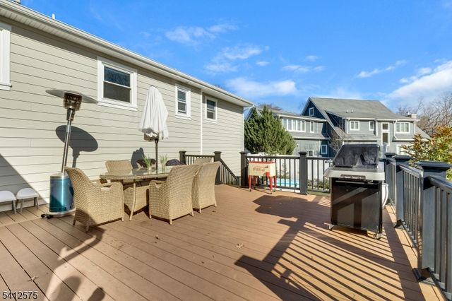 58 Edgewood Dr, Florham Park Boro, NJ 07932