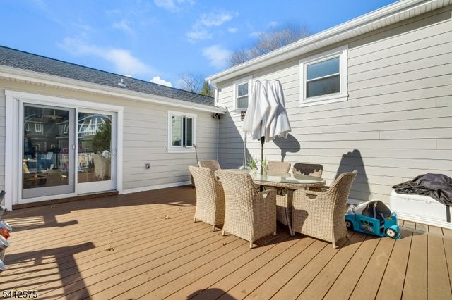 58 Edgewood Dr, Florham Park Boro, NJ 07932