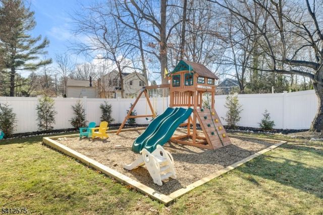 58 Edgewood Dr, Florham Park Boro, NJ 07932