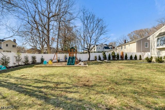58 Edgewood Dr, Florham Park Boro, NJ 07932